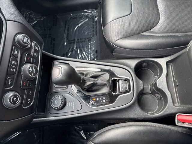 Used 2022 Jeep Cherokee Limited AWD/4WD image 38