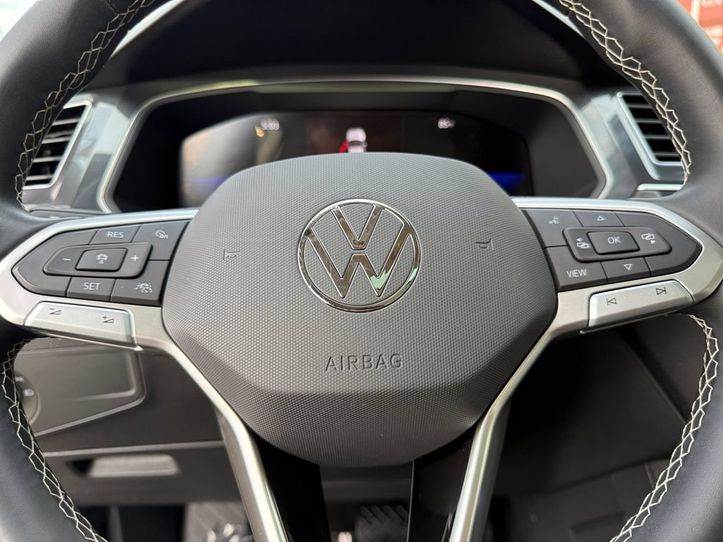 Used 2023 Volkswagen Tiguan SE w/ Panoramic Sunroof Package FWD image 20