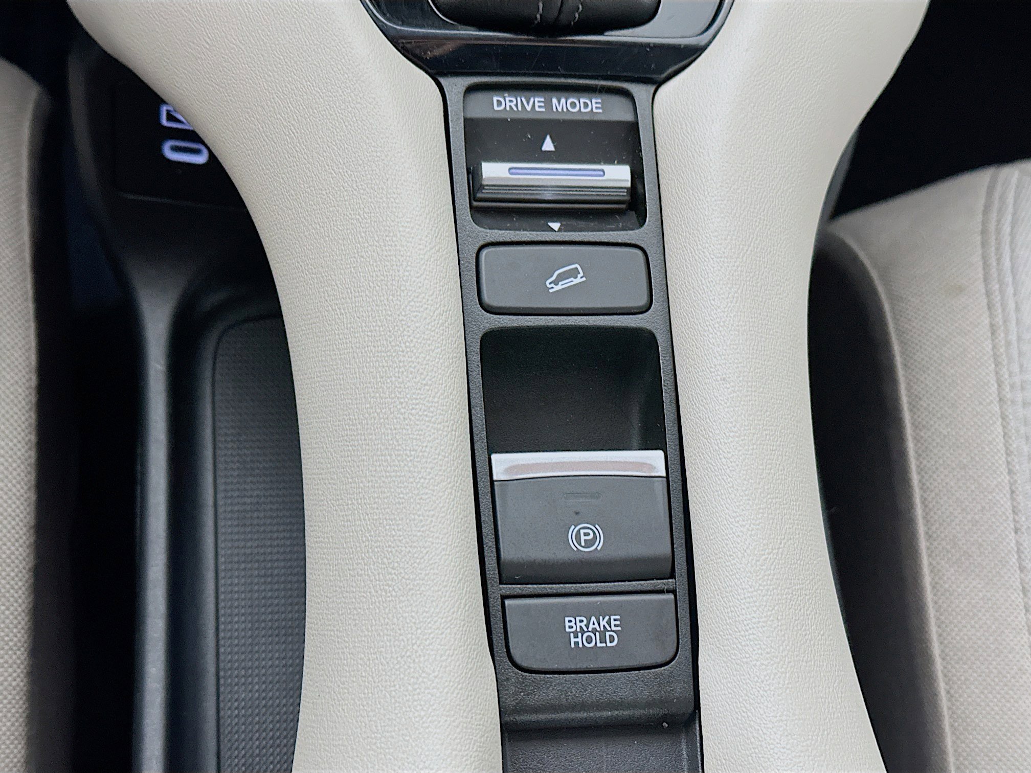 Certified 2024 Honda HR-V LX image 19