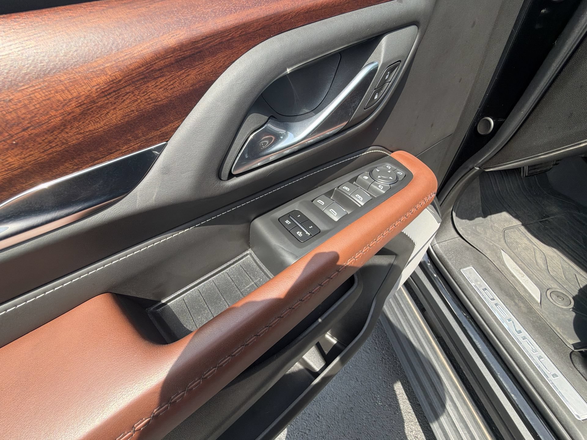 Certified 2024 GMC Yukon Denali Ultimate AWD/4WD image 13
