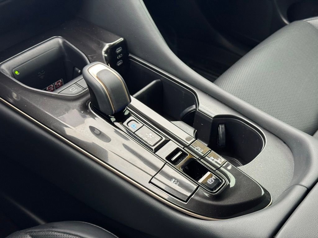 Certified 2025 Toyota Crown Limited image 32