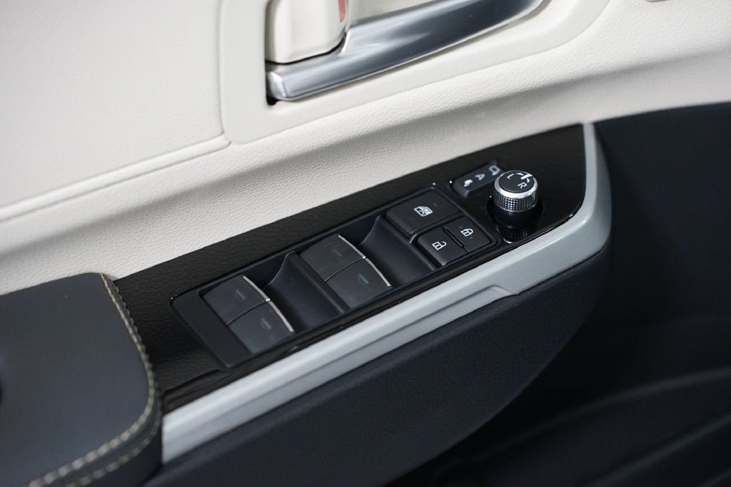 New 2026 Toyota Sienna Platinum AWD/4WD image 36