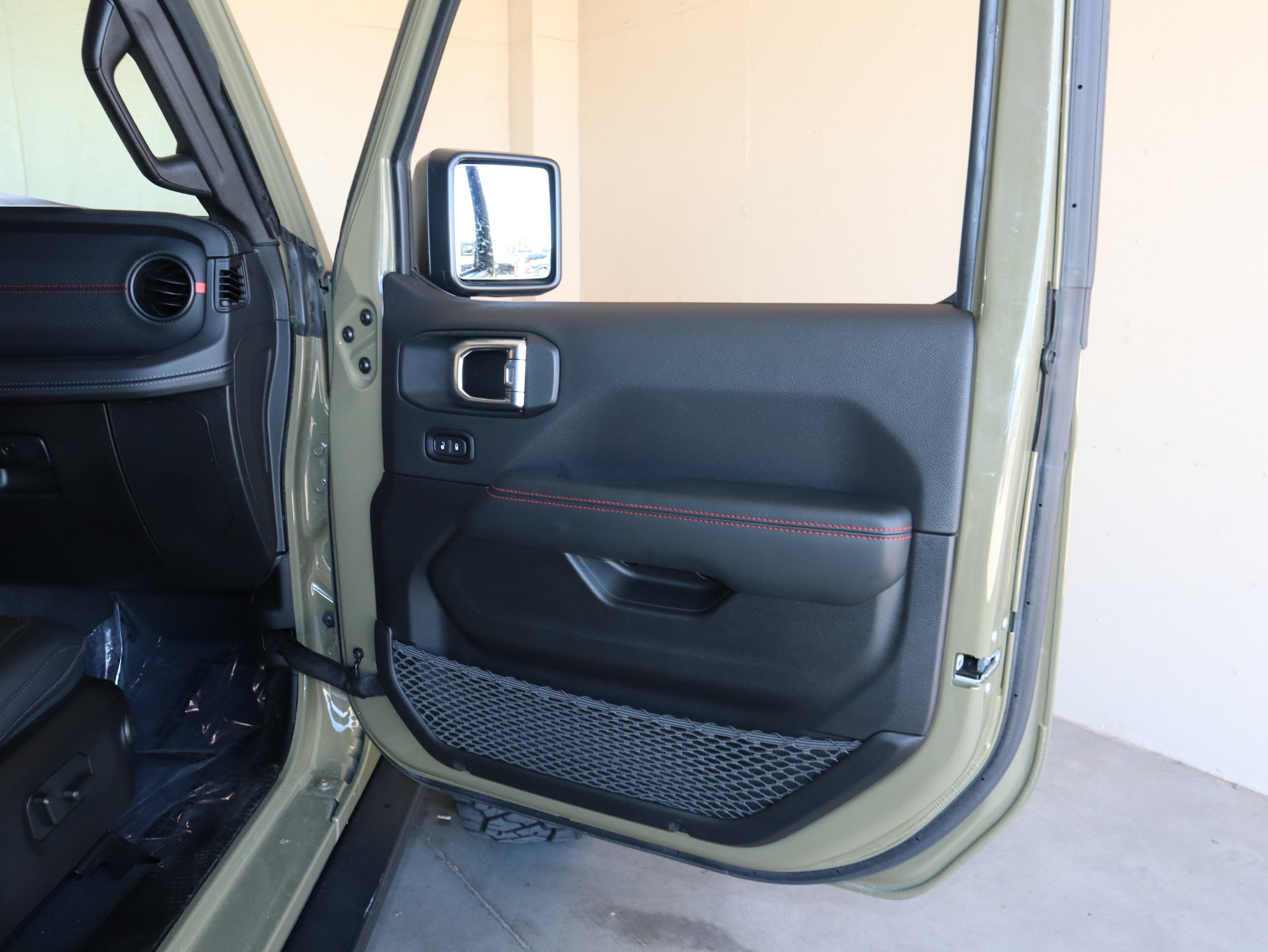 Used 2025 Jeep Wrangler Unlimited Rubicon AWD/4WD image 42
