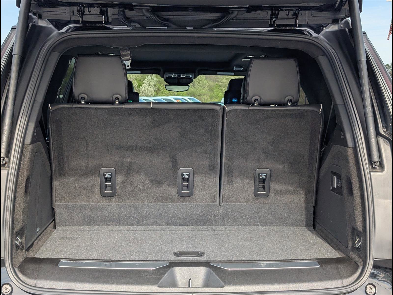 Used 2026 Cadillac Escalade V w/ LPO, ONYX Package image 22