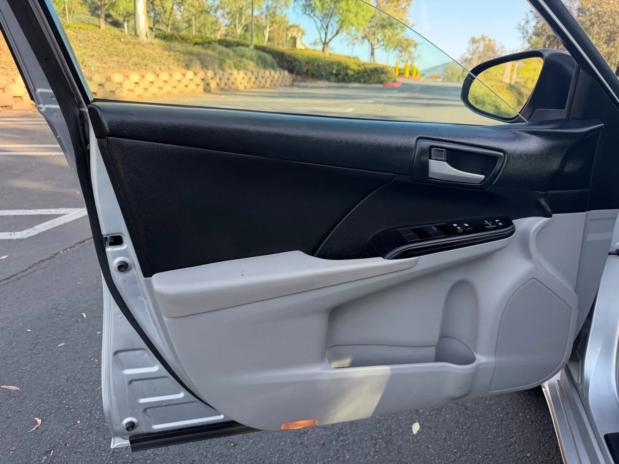 Used 2013 Toyota Camry LE image 11