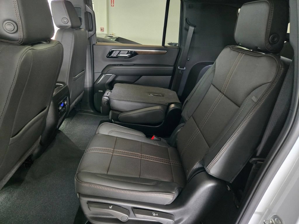 New 2026 Chevrolet Suburban High Country AWD/4WD image 21