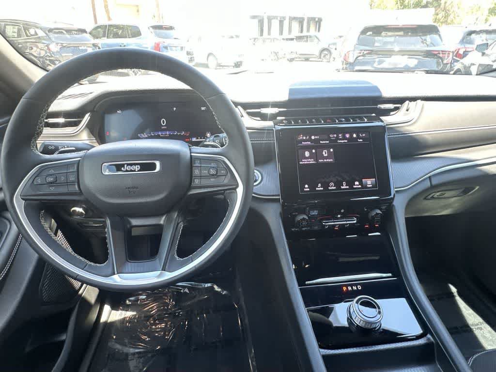 Used 2024 Jeep Grand Cherokee L Altitude RWD image 17