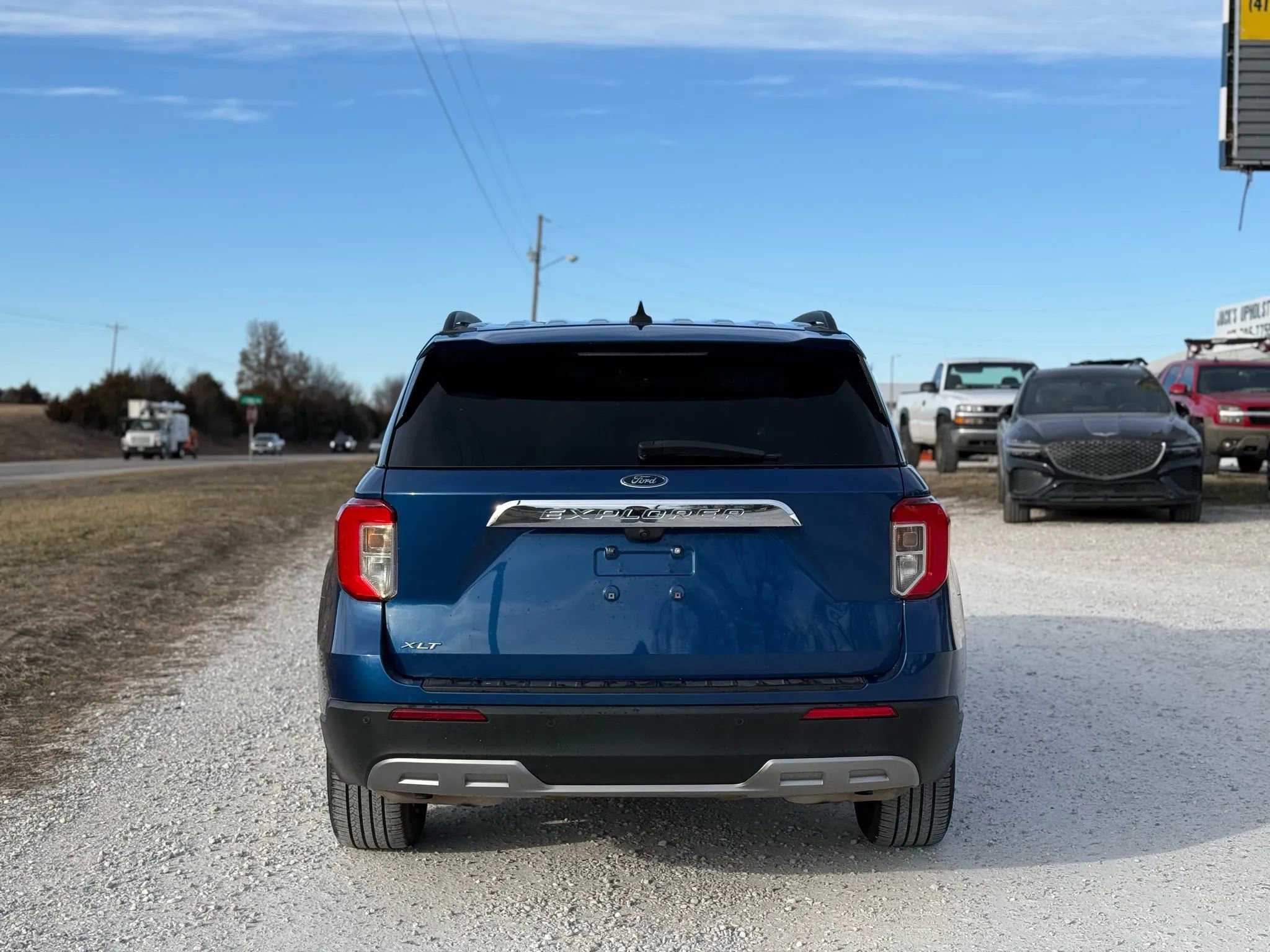 Used 2023 Ford Explorer XLT w/ Equipment Group 202A image 4
