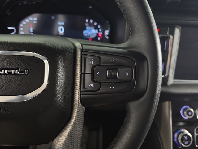 Used 2023 GMC Yukon XL Denali AWD/4WD image 14