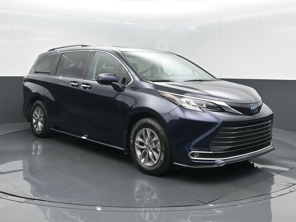Used 2023 Toyota Sienna XLE