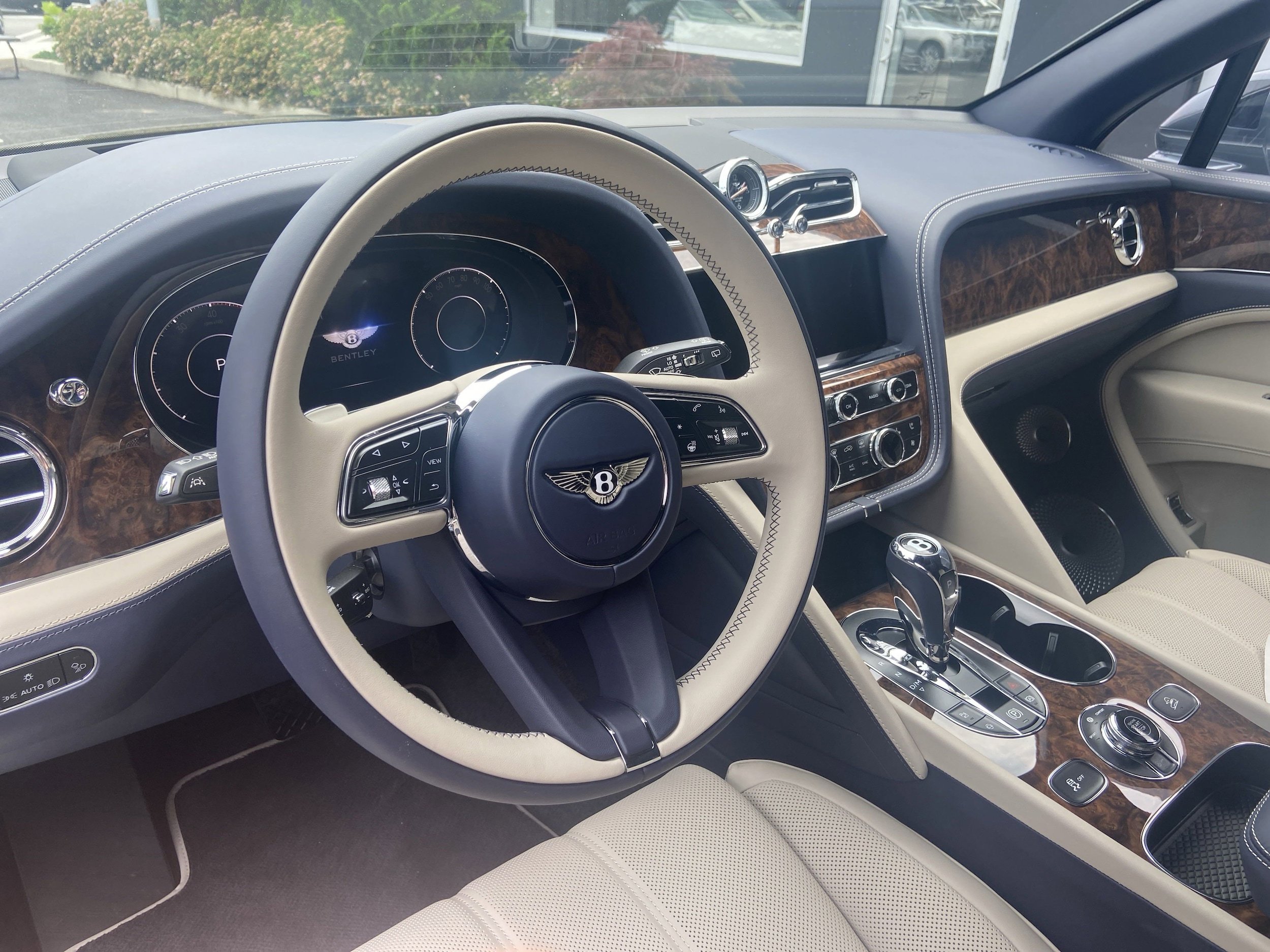 New 2025 Bentley Bentayga Extended Wheelbase image 14