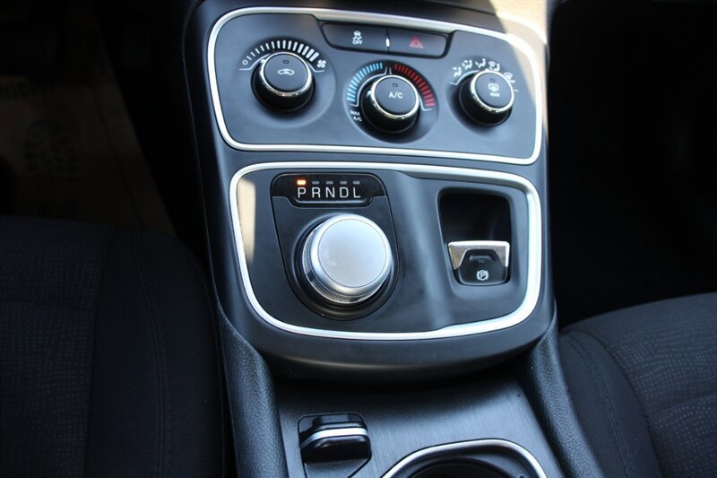 Used 2016 Chrysler 200 LX FWD image 8