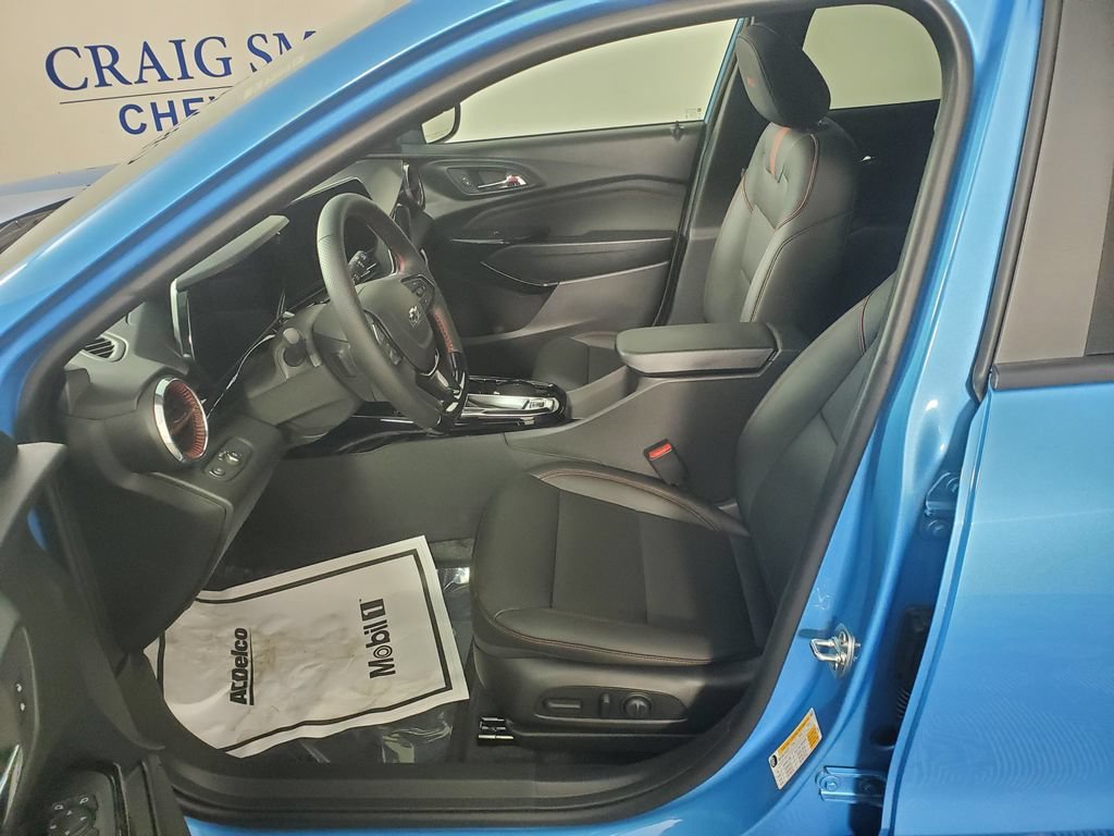 New 2026 Chevrolet Trax RS w/ Sunroof Package FWD image 9