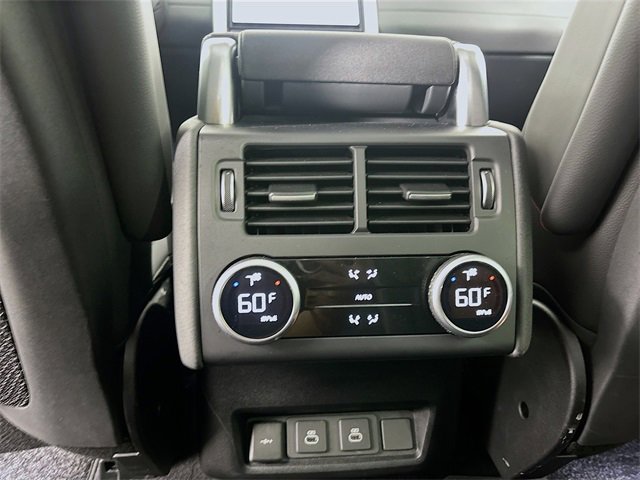 Used 2024 Land Rover Discovery S image 26