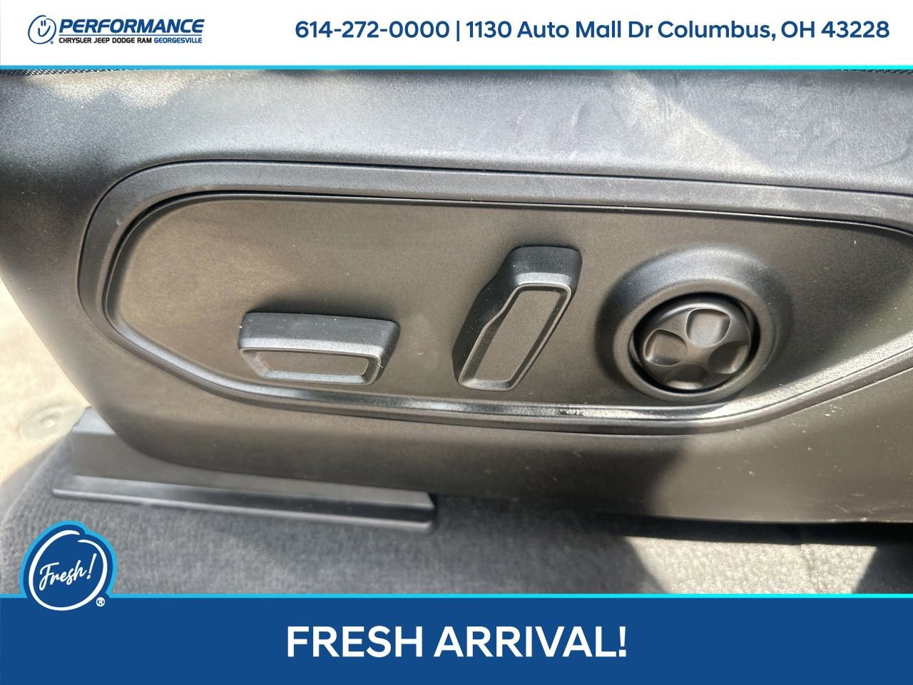 Used 2025 Jeep Grand Cherokee Laredo image 14