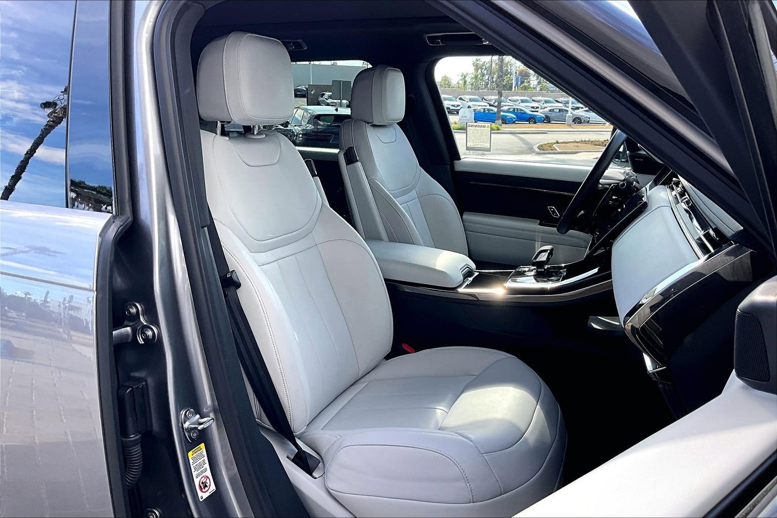 Used 2025 Land Rover Range Rover Sport image 7