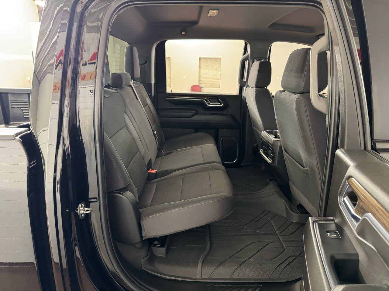 Used 2024 Chevrolet Silverado 2500 LT w/ Convenience Package image 34