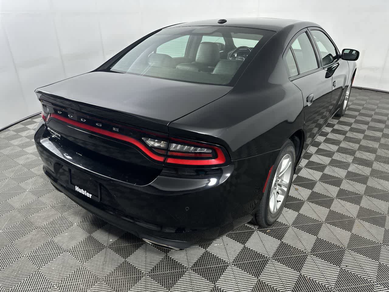 Used 2021 Dodge Charger SXT w/ Leather Interior Group RWD image 17