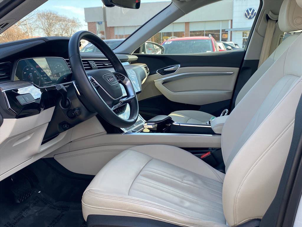 Used 2022 Audi e-tron Premium w/ Convenience Plus Package image 12