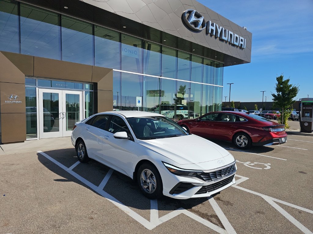 New 2026 Hyundai Elantra SE FWD image 7