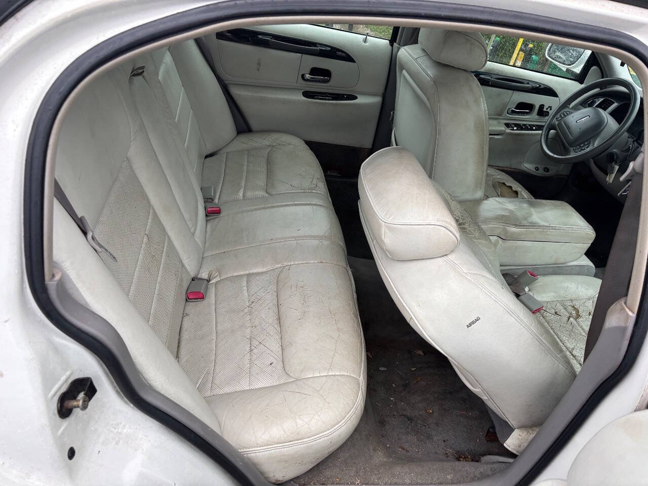 Used 2000 Lincoln Town Car Signature RWD image 15