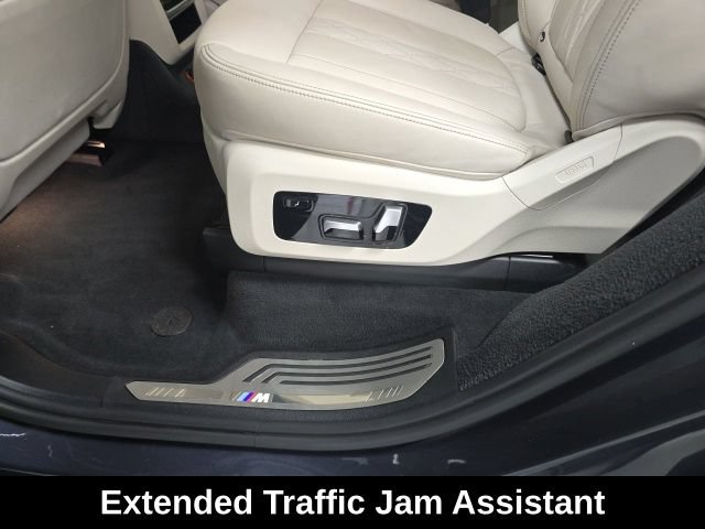 Used 2021 BMW X7 xDrive40i w/ M Sport Package AWD/4WD image 17