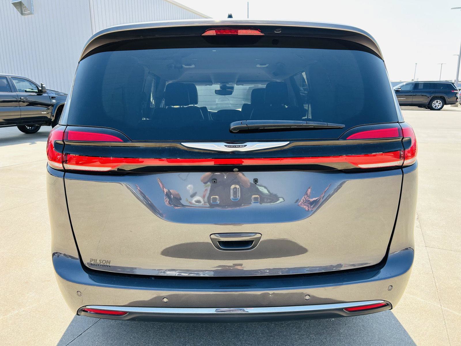 Used 2023 Chrysler Pacifica Touring-L FWD image 38