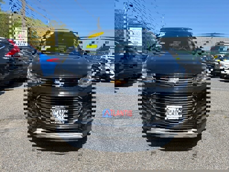 Used 2018 Chevrolet Trax LT w/ LT Convenience Package image 2