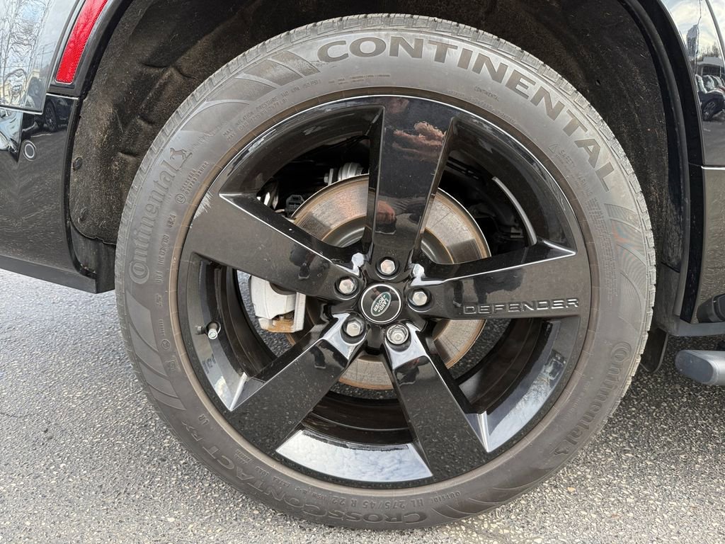 Used 2025 Land Rover Defender 130 X-Dynamic SE image 17