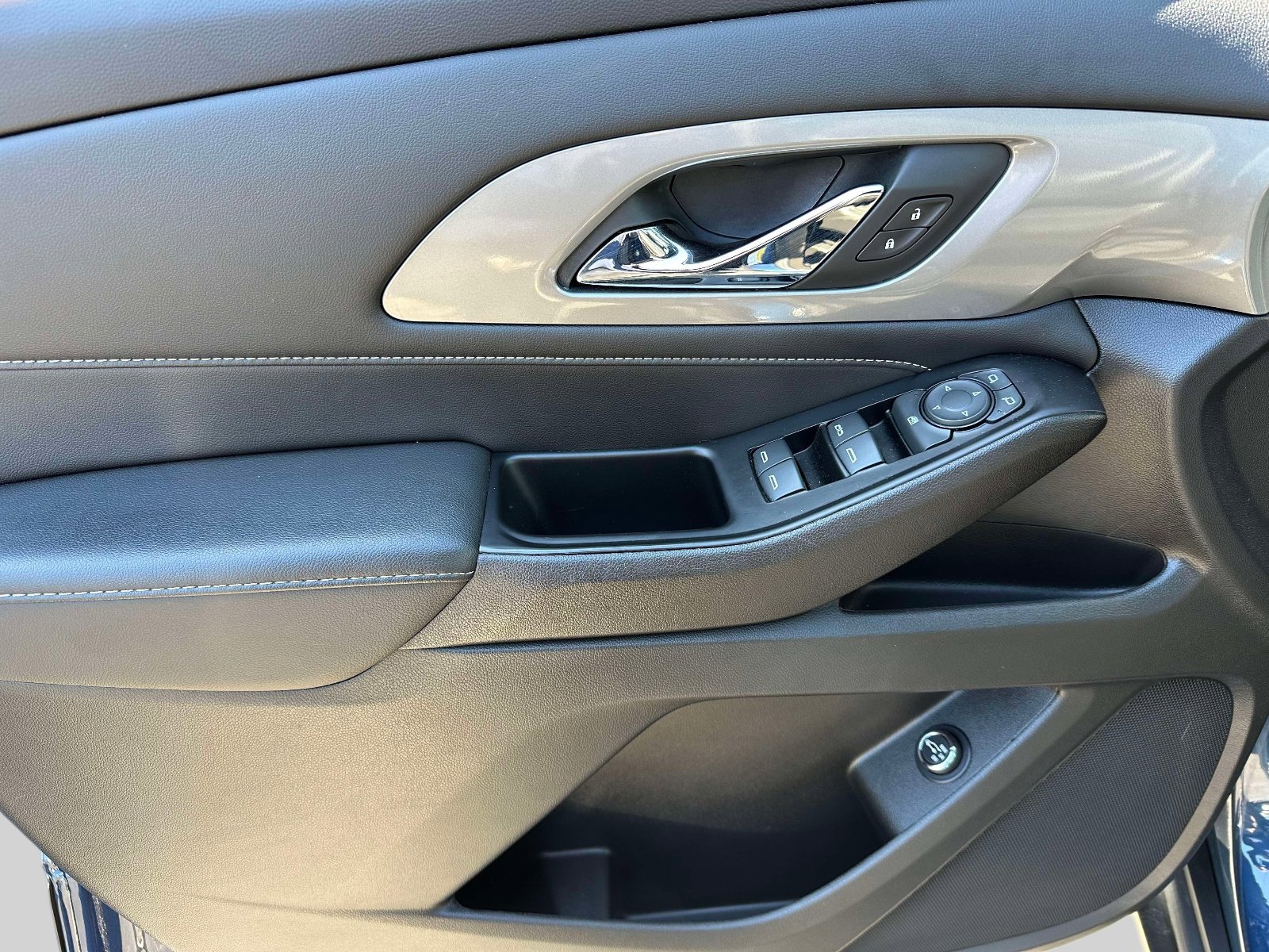 Used 2023 Chevrolet Traverse LT image 15