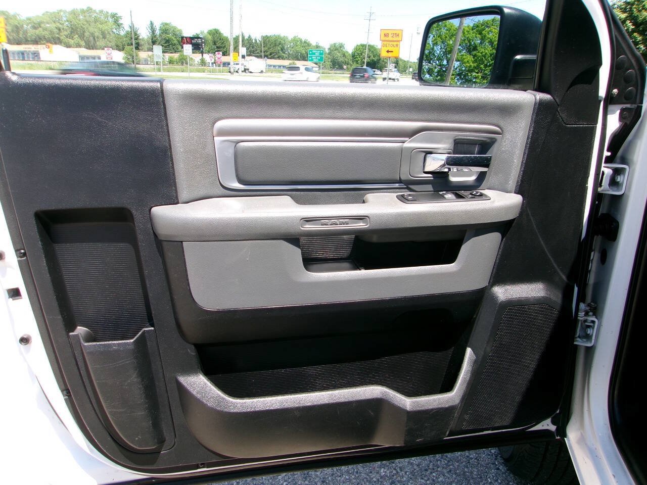 Used 2014 RAM 2500 Tradesman w/ Chrome Appearance Group AWD/4WD image 7