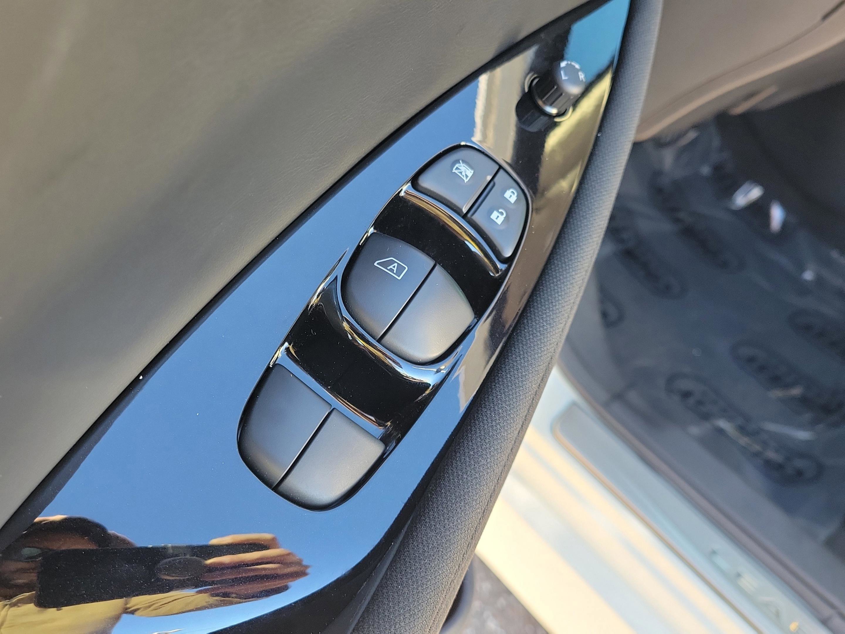 Certified 2024 Nissan Leaf SV Plus image 14