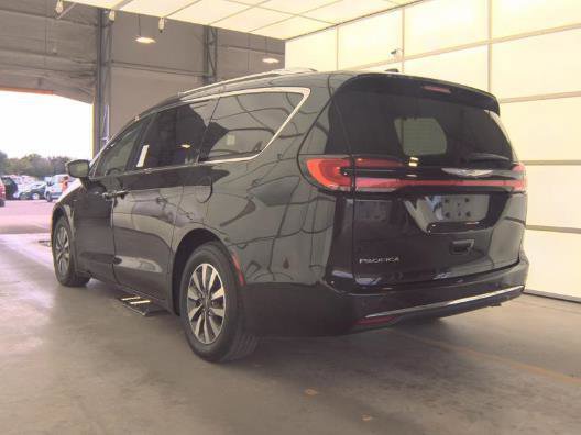 Used 2021 Chrysler Pacifica Touring-L FWD image 6