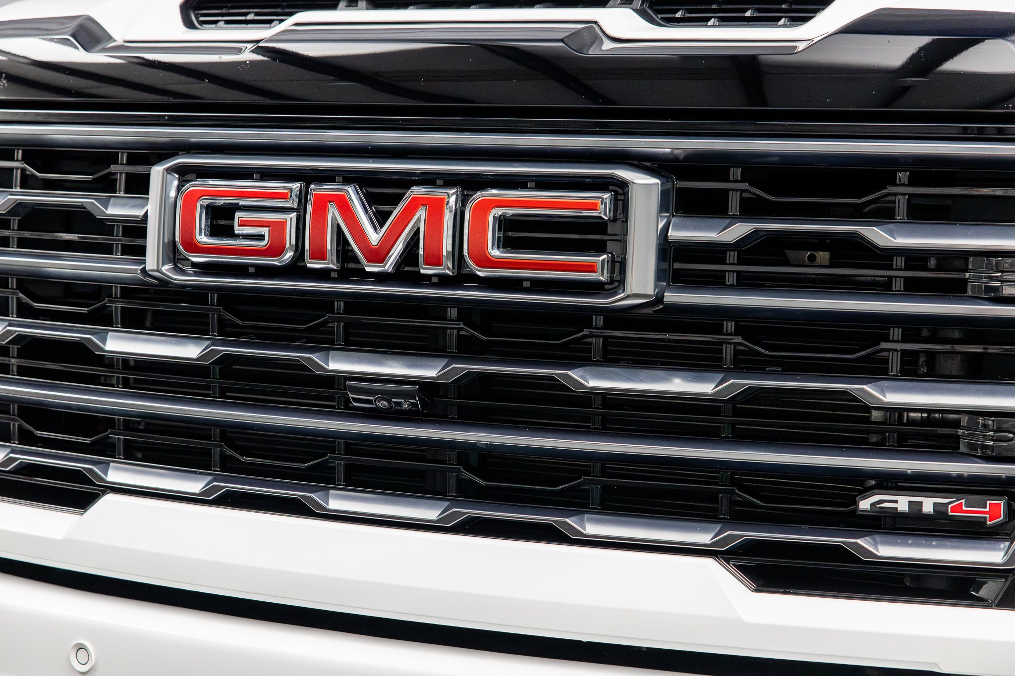 Used 2025 GMC Sierra 2500 AT4 w/ AT4 Premium Plus Package AWD/4WD image 4