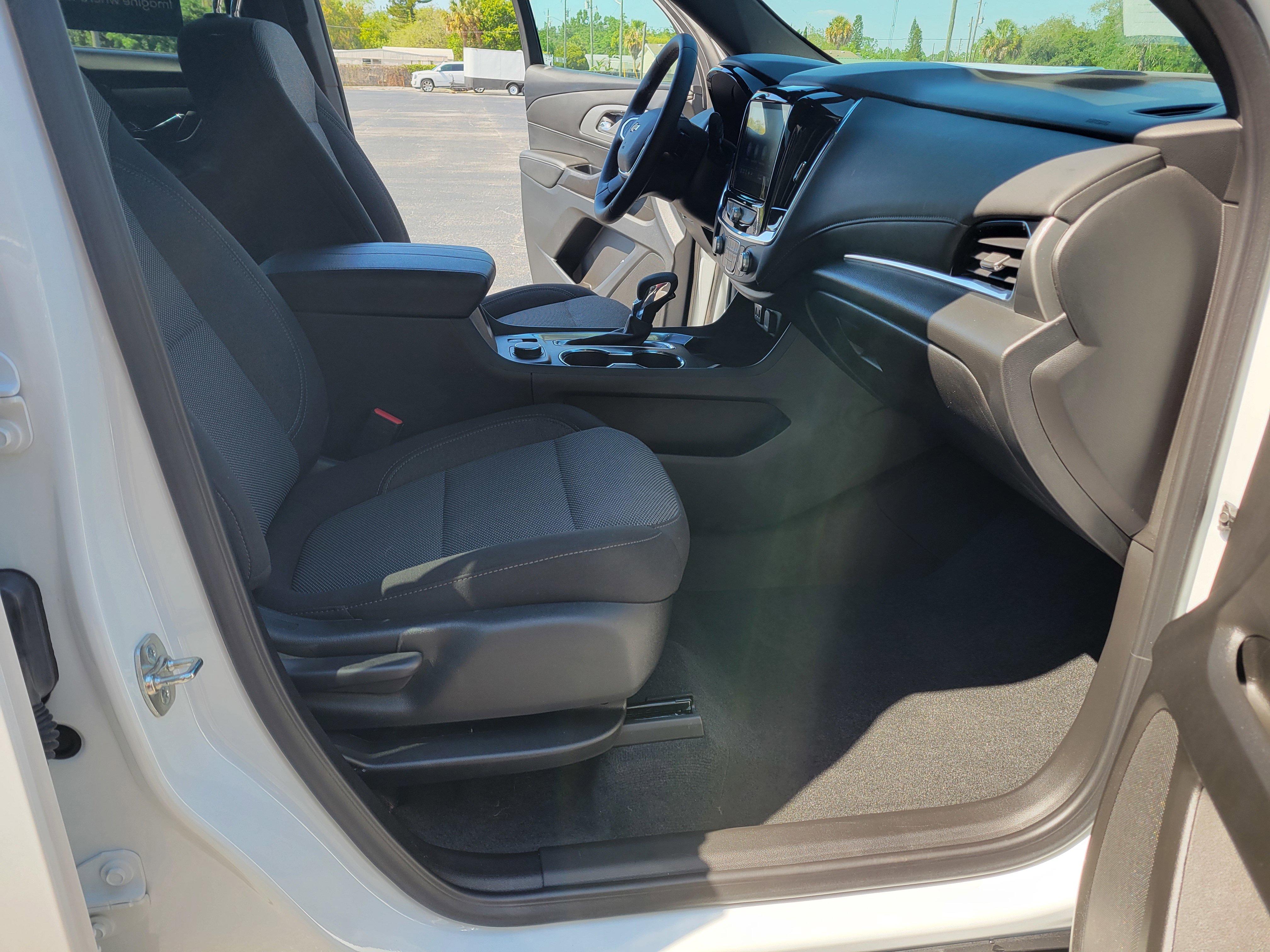 Used 2023 Chevrolet Traverse LT FWD image 30