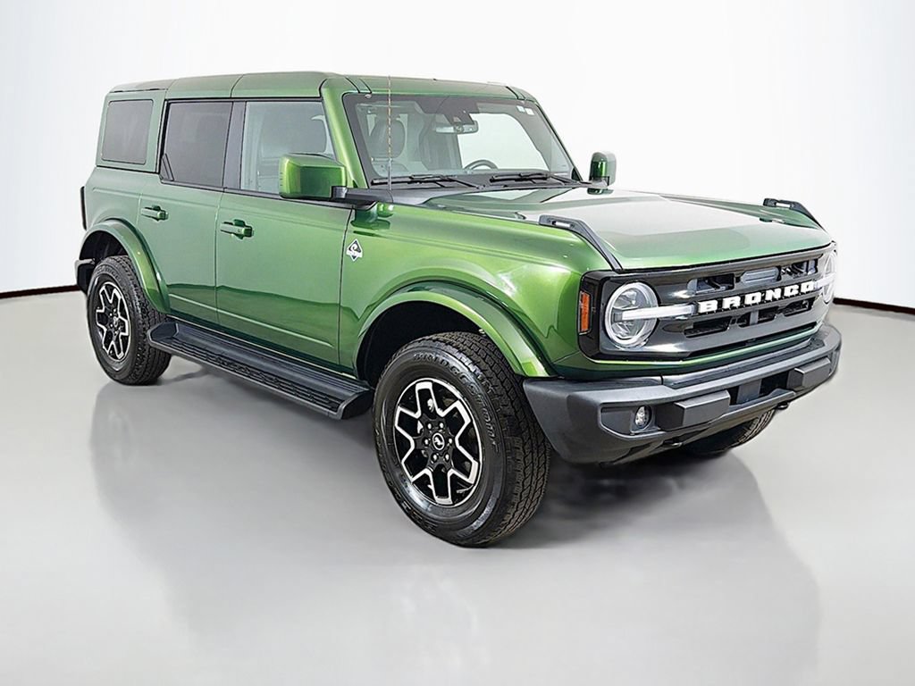 Used 2025 Ford Bronco Outer Banks AWD/4WD image 2