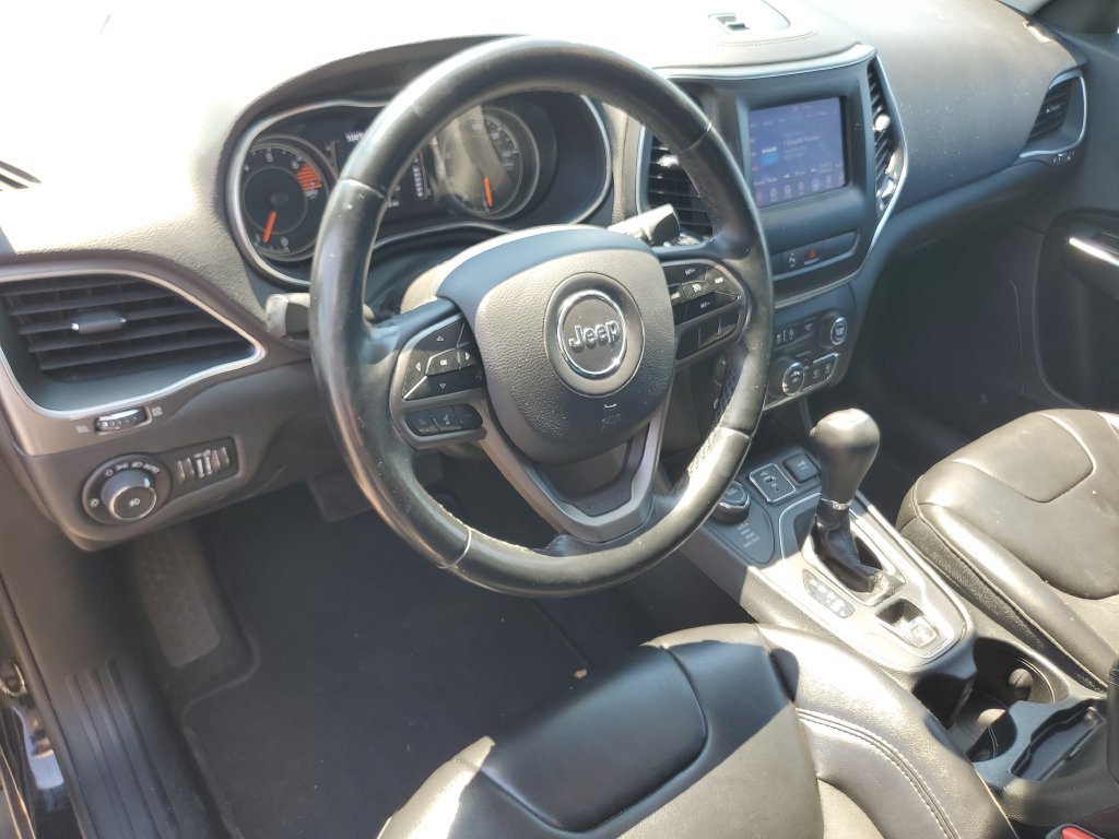 Used 2019 Jeep Cherokee Latitude Plus AWD/4WD image 11