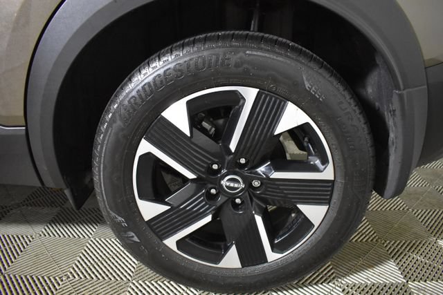 Certified 2025 Nissan Kicks SV AWD/4WD image 37