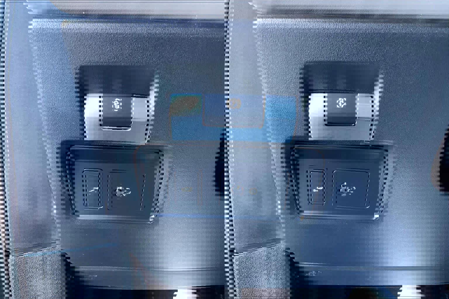 Used 2020 Land Rover Range Rover Evoque SE image 33