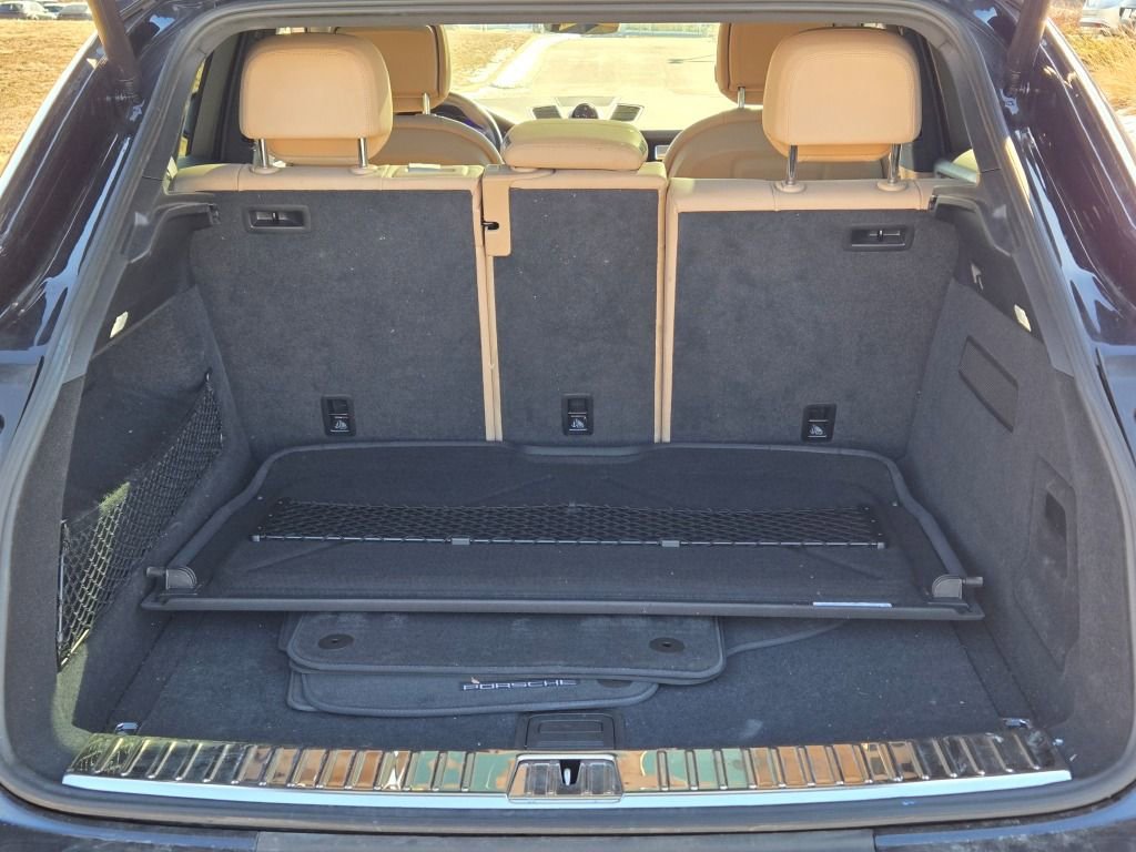 Certified 2023 Porsche Cayenne Platinum Edition image 14