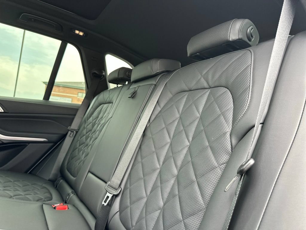 New 2026 BMW X5 xDrive50e w/ M Sport Package AWD/4WD image 18