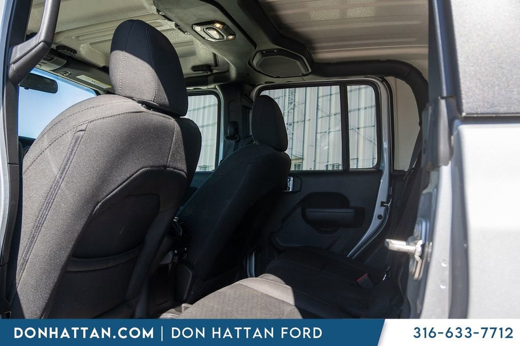 Used 2023 Jeep Gladiator Sport image 18