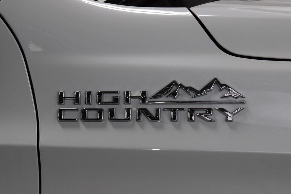 New 2026 Chevrolet Suburban High Country AWD/4WD image 16