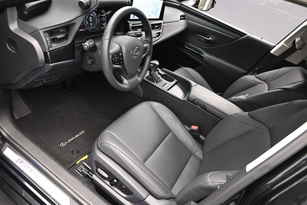 Used 2025 Lexus ES 300h w/ Premium Package FWD image 21