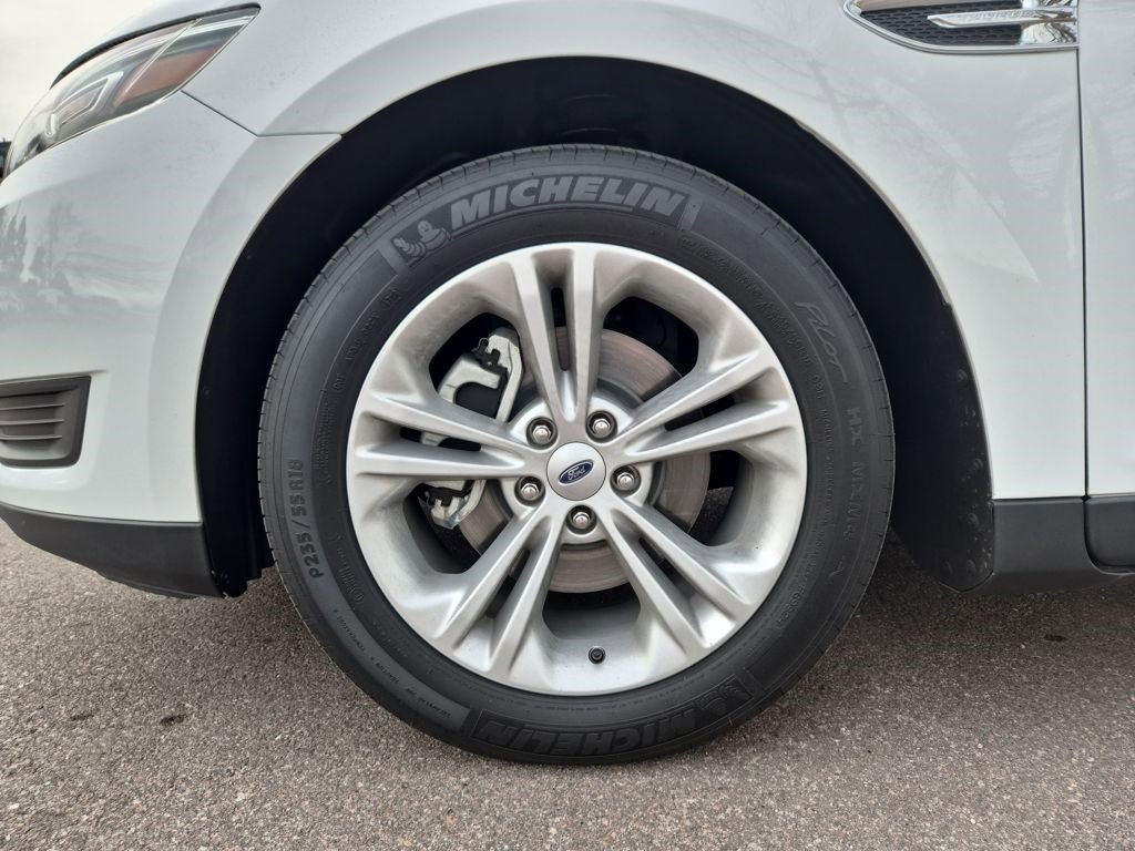 Used 2019 Ford Taurus SE image 32