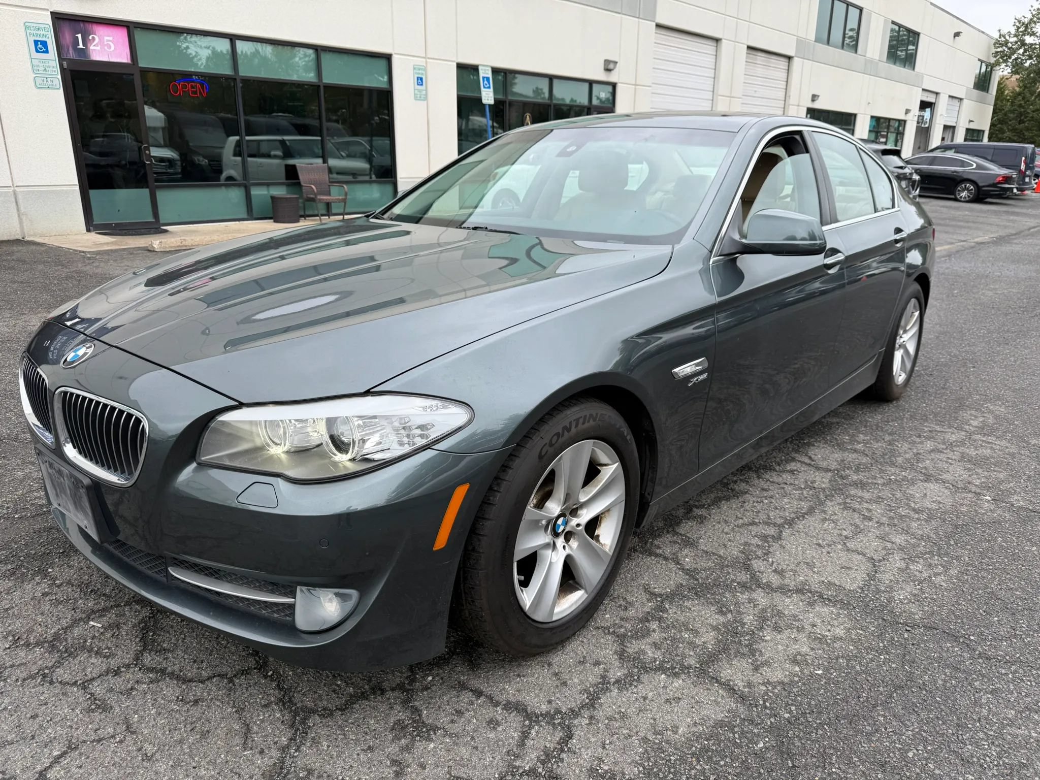 Used 2012 BMW 528i xDrive Sedan AWD/4WD image 4