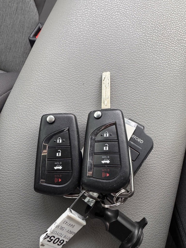 Used 2019 Toyota Camry L image 30