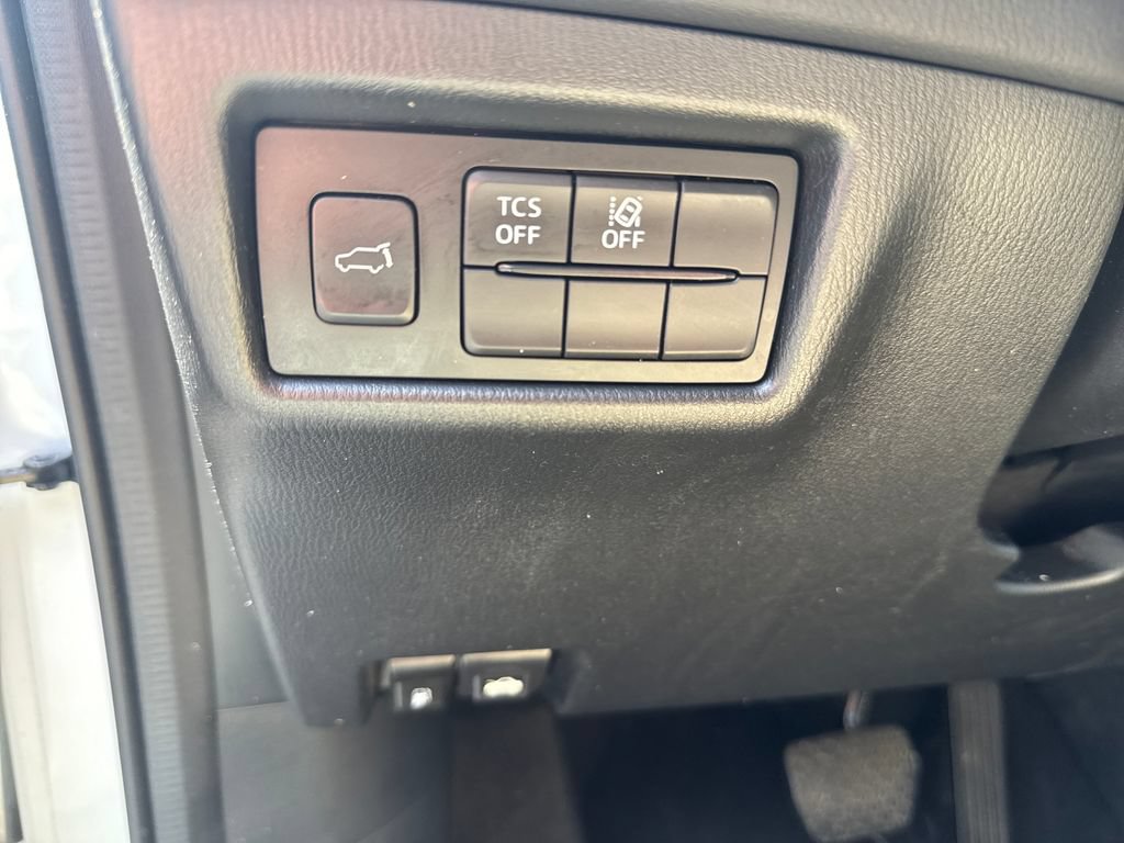 Used 2018 MAZDA CX-5 Touring w/ Preferred Equipment Package FWD image 11