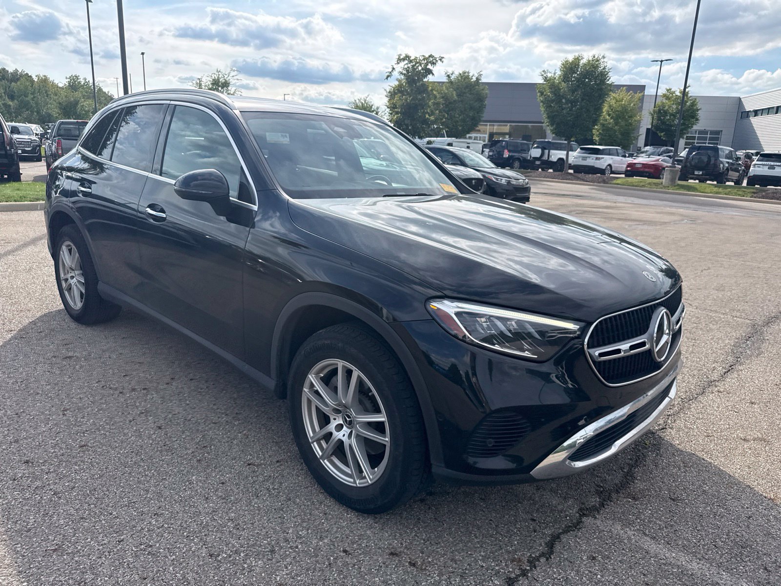 Used 2023 Mercedes-Benz GLC 300 4MATIC image 3