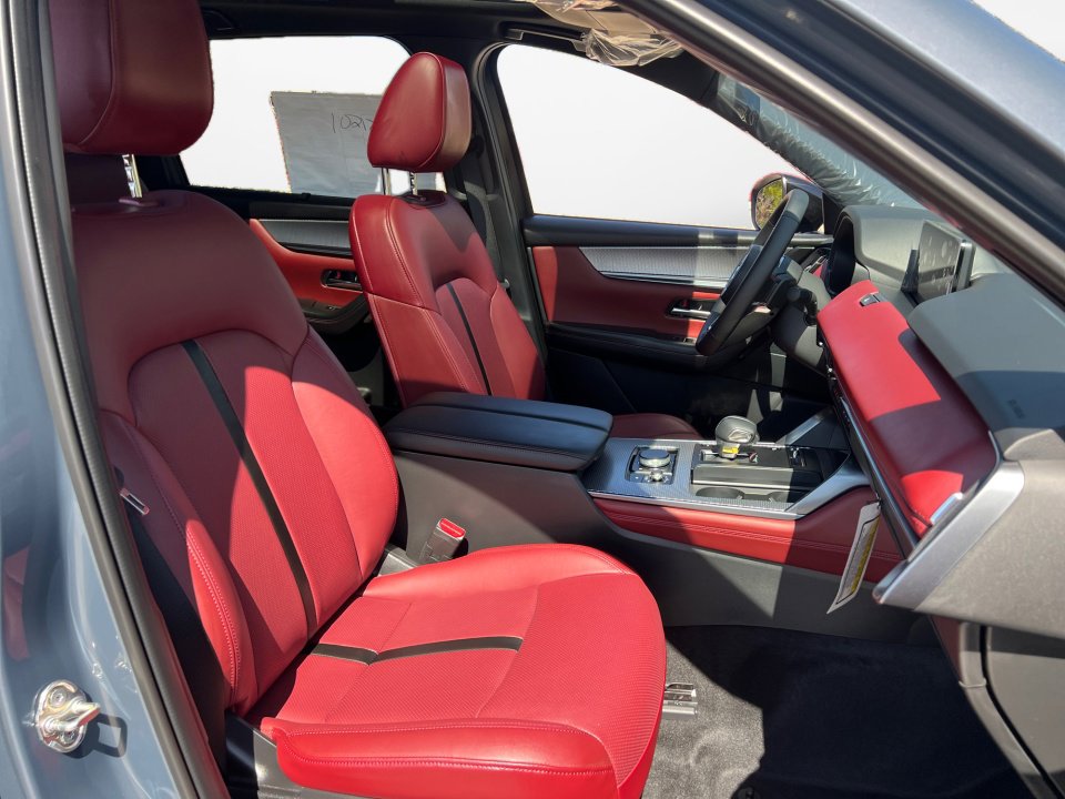 New 2025 MAZDA CX-70 Plug-In Hybrid w/ Premium Plus image 9